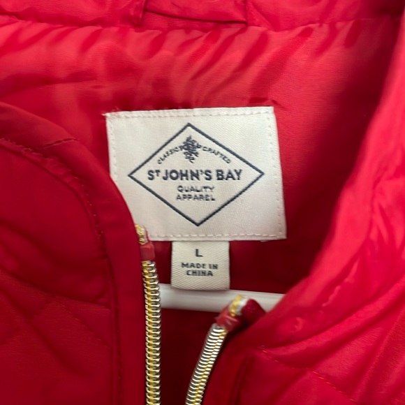 St. John’s Bay quilted vest| L - Picture 3 of 6
